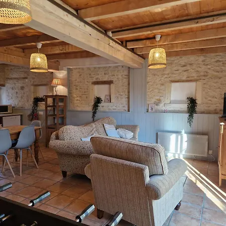 펜션 Le Bois Fleuri : Ensemble De 3 Avec Piscine Pour 18 Personnes