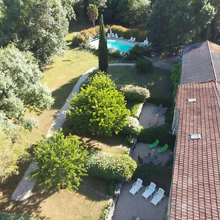 Holiday home Le Bois Fleuri : Ensemble De 3 Avec Piscine Pour 18 Personnes