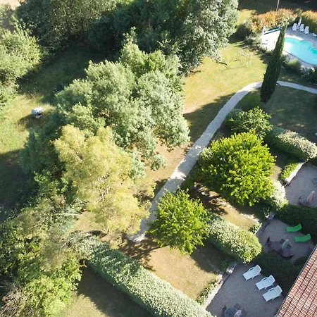 Le Bois Fleuri : Ensemble De 3 Avec Piscine Pour 18 Personnes 度假居